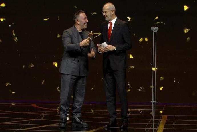 Jüri Özel Ödülü: CEM YILMAZ
