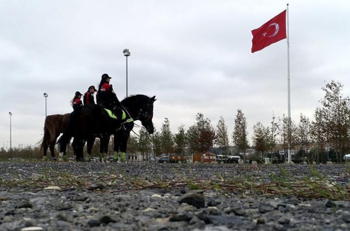 Kadın Atlı Polisler