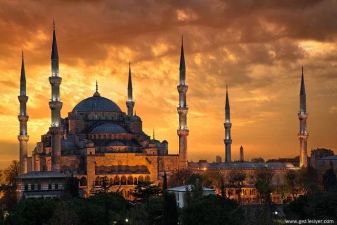 İstanbul'da Turist Olmak: İstanbul'a Gelirseniz Mutlaka Görmeniz Gereken 6 Yer!