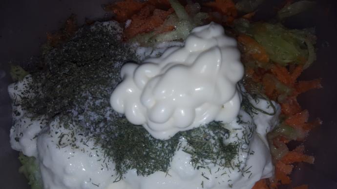 Zamansız Misafirler İçin Yoğurtlu Pratik Salata Nasıl Yapılır?