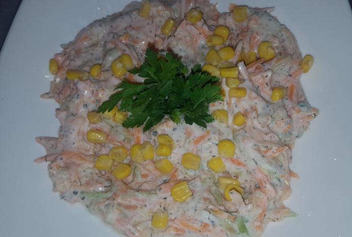 Zamansız Misafirler İçin Yoğurtlu Pratik Salata Nasıl Yapılır?