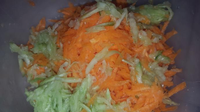 Zamansız Misafirler İçin Yoğurtlu Pratik Salata Nasıl Yapılır?