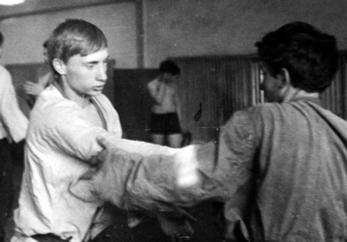 Putin, bahsedilen dönemlere ait bir resmi