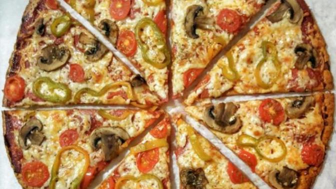 Diyeti Bozmadan Pizza Yemek İsteyenlere Özel: 260 Kalorilik Fit Pizza Nasıl Yapılır?