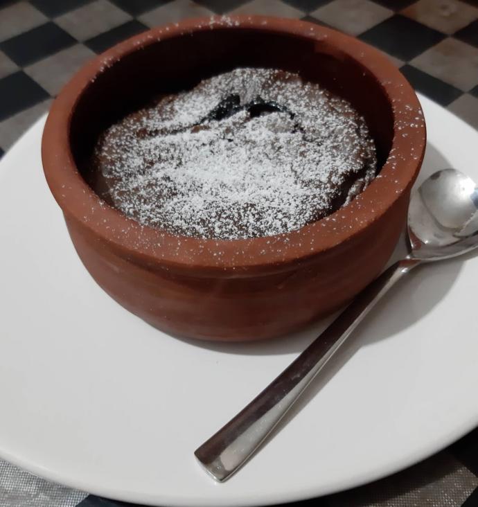 Üzerini pudra şekeri ile süslüyoruz.