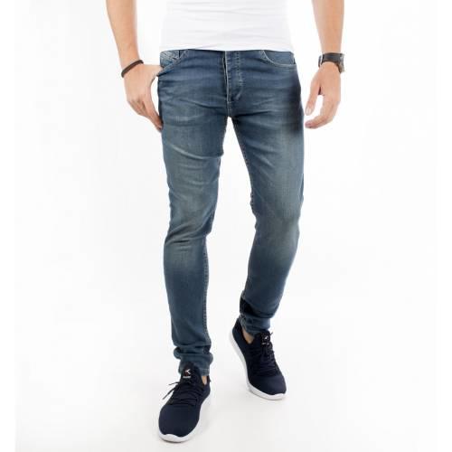 3) Yırtıksız sade bir kot pantolon