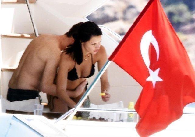 Adriana Lima'dan Metin Hara'ya Bir Şok Daha!
