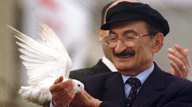 Şiir Yazdığına İnanamayacağınız 4 Ünlü İsme Çok Şaşıracaksınız