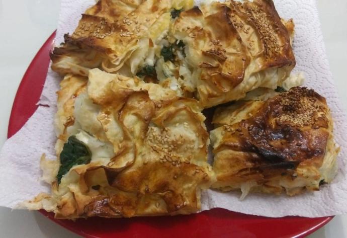 Sodalı Ispanaklı Peynirli Börek Tarifi