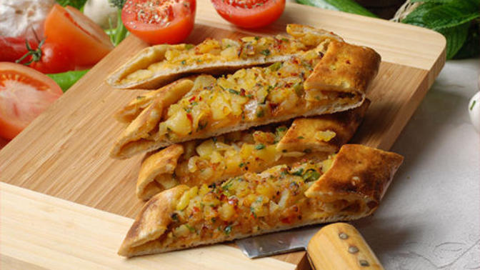 Pide Severlere “Patatesli Açık Pide” Tarifi!
