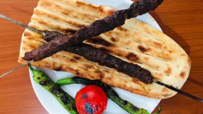 Kebap Sever misiniz? Gelsin O Zaman Bir “Acılı Adana” Tarifi!