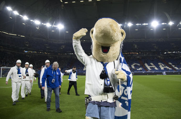 Alman Futbol Takımı Schalke 2 Bin Madenciyi Tribünde Misafir Etti, Takımın Logosu Bir Maçlığına Değiştirildi