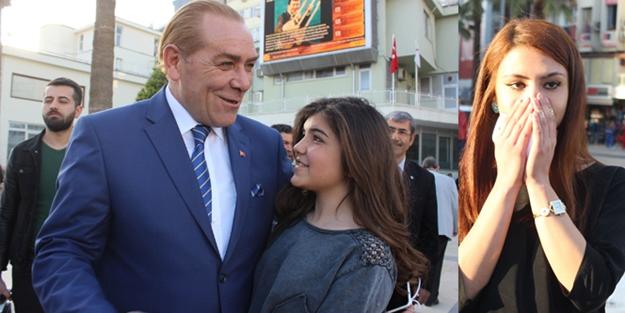 O, Adeta Bir Bedende Yaşıyor: Atatürke Benzeyen Adam KizlarSoruyorda!