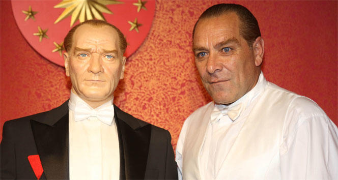O, Adeta Bir Bedende Yaşıyor: Atatürk'e Benzeyen Adam KizlarSoruyor'da!