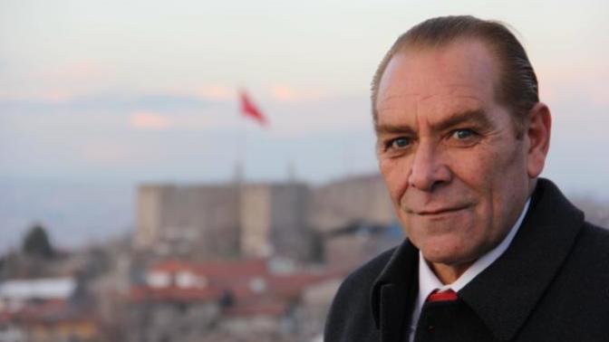 O, Adeta Bir Bedende Yaşıyor: Atatürk'e Benzeyen Adam KizlarSoruyor'da!