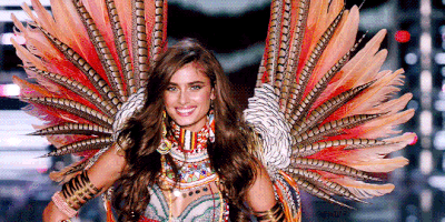2. ''Tüm Victoria's Secret mankenlerinin saçları neden bu kadar hacimli?'' sorusuna cevap ise hacim veren saç spreyi!