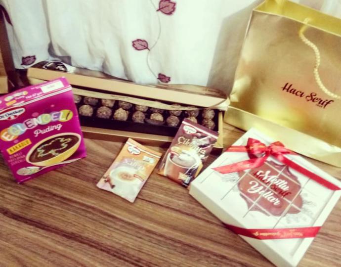 Kuru pasta, lokum, sıcak içecekler ve puding