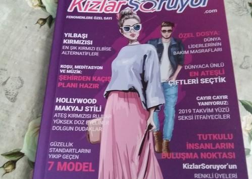 Beklenmedik Zamanda Gelen Sürpriz: Kızlar Soruyor'un Fenomenlere Hazırladığı Sürpriz Kutusu İle Gelen Mutluluk!