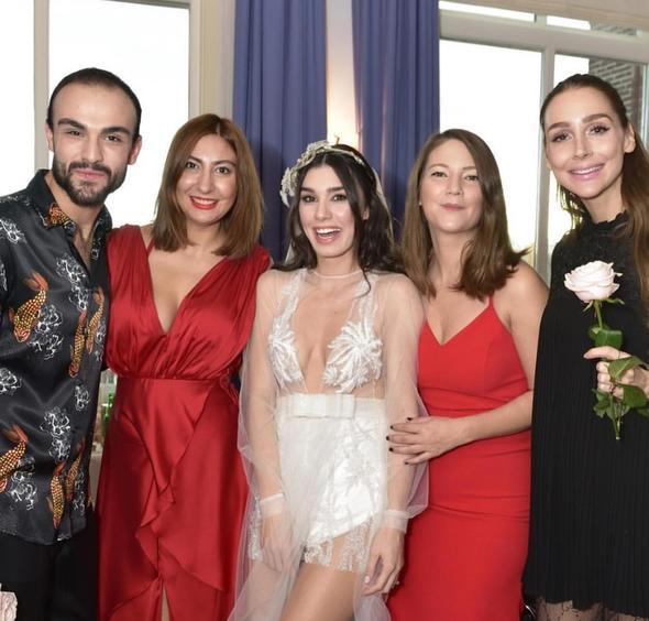 Sinan Akçıl ile Burcu Kıratlı Evlendi