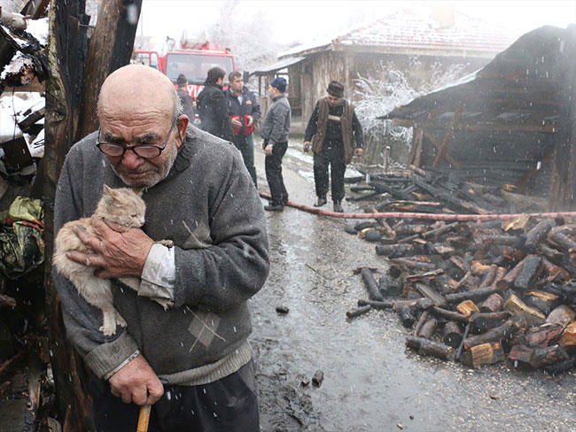 Ali dede ve kedisi, İlhami Çetin