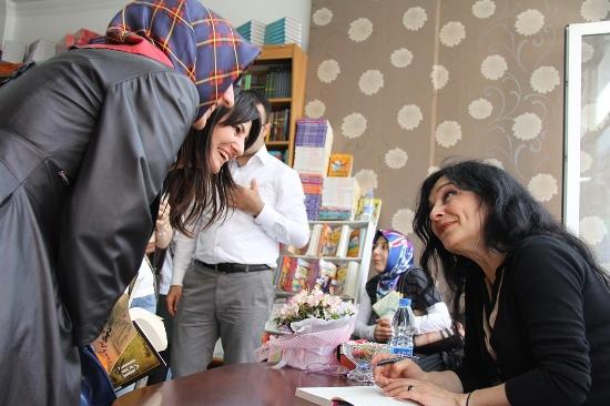 Okurlarının Çoğunluğu Kadınlar Olan Kitap ve Yazarlar