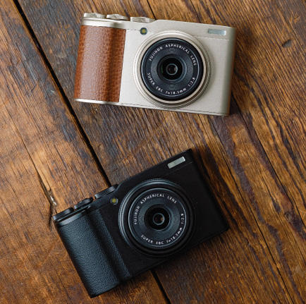 Fujifilm XF10 Şampanya Altını ve Siyah