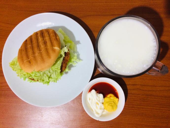 Hem Fastfood Hem Sağlıklı “Tavuk Köfteli Hamburger” Tarifi!