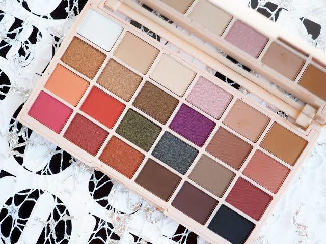Hava Burçları - MakeUp Revolution SophX