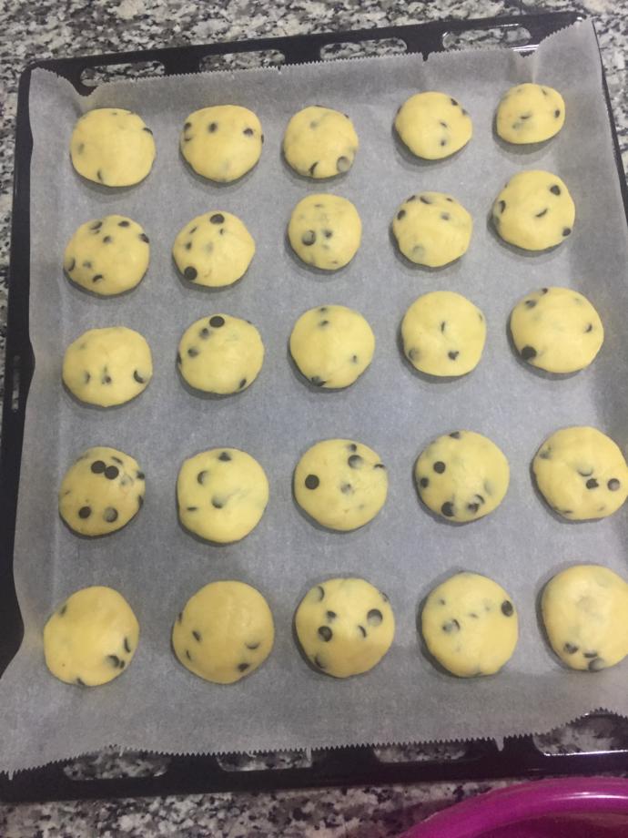 İster Çay İster Sütle Yiyebileceğiniz Kıtır Kıtır Damla Çikolatalı Kurabiye Tarifi 🍪