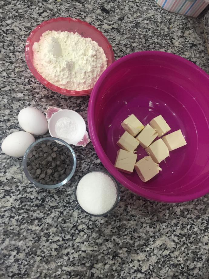 İster Çay İster Sütle Yiyebileceğiniz Kıtır Kıtır Damla Çikolatalı Kurabiye Tarifi 🍪