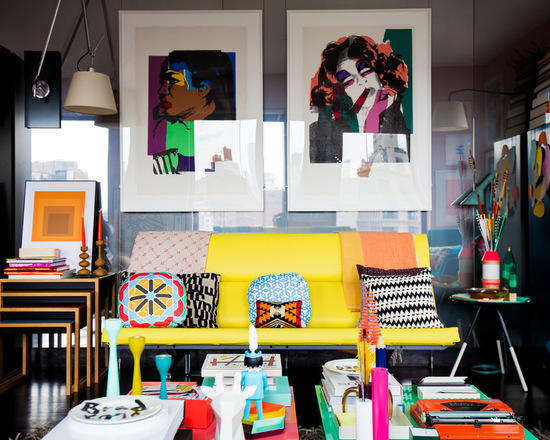 Pop Art'tan ilham alınarak tasarlanmış bir oturma odası