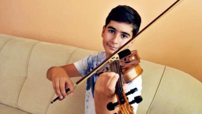O Henüz 13 Yaşında, Mozart Ödülüne Layık Görülmüş Başarılı Bir Müzisyen: Ali İnsan