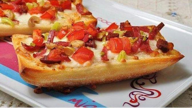 Bayat Ekmekleri Değerlendirmenin En Lezzetli Yolu: “Ekmek Pizza”