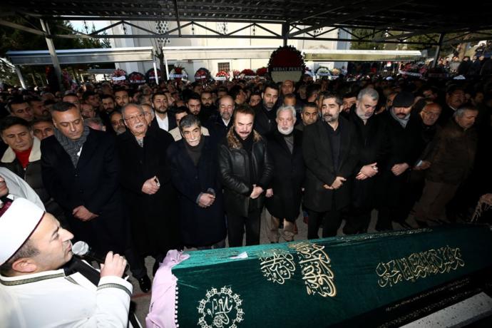 İbrahim Tatlıses Annesi Leyla Tatlı'yı Gözyaşları İçinde Son Yolculuğuna Uğurladı