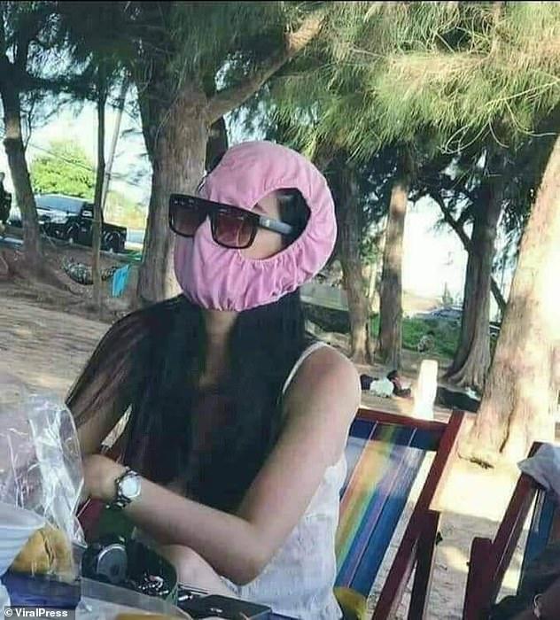 İç Çamaşırlarını Maske Yaptılar!