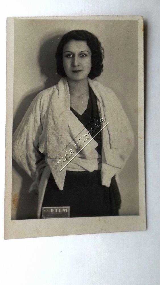 Öğretmenlikten Güzellik Kraliçeliğine Uzanan Bir Hayat Hikayesi: Naşide Saffet Hanım