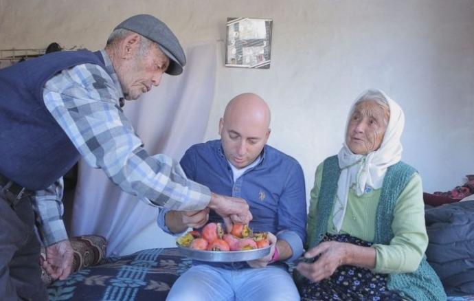 Evim Bahane, Selim Bey Şahane: Türkiye'nin En Sempatik ve En Ünlü Mimarı Selim Yuhay KizlarSoruyor'da