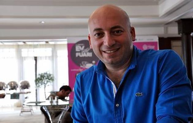 Evim Bahane, Selim Bey Şahane: Türkiye'nin En Sempatik ve En Ünlü Mimarı Selim Yuhay KizlarSoruyor'da