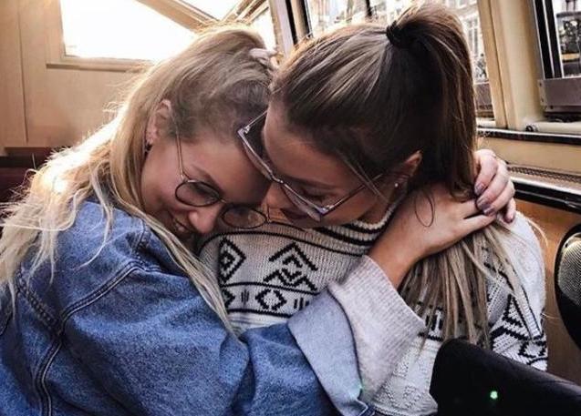 21 Ocak Dünya Sarılma Günümüz Kutlu Olsun! Sarılmanın İnsan Vücuduna Mucize Etkileri Nelerdir?