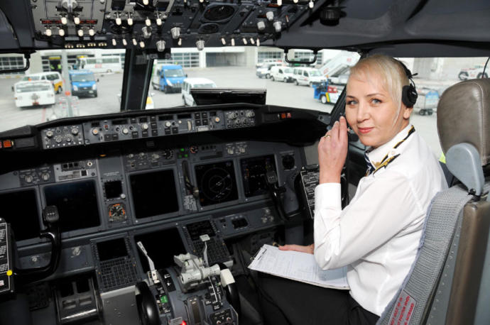 Paraguaylı Pilot Kendisini Görenleri Büyülüyor