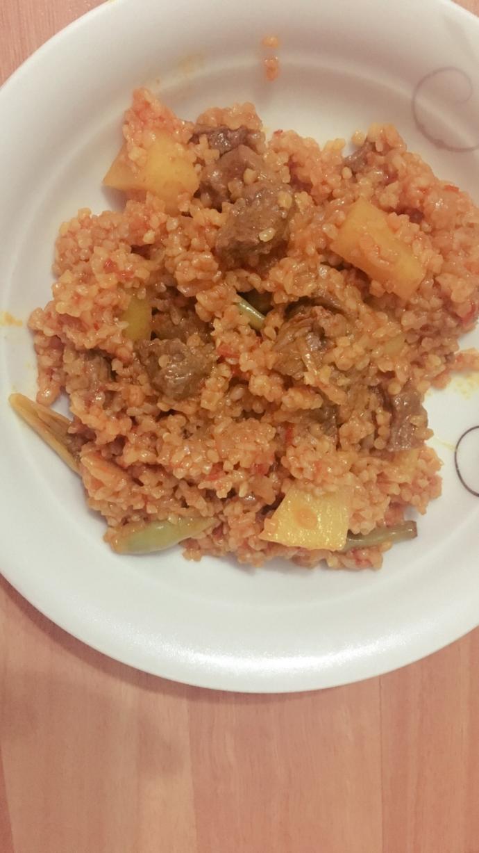 Kuşbaşı Etli, Patatesli, Salçalı Bulgur Pilavı Tarifi