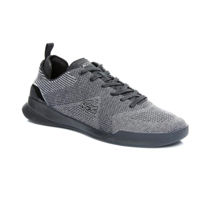 2-Rahatlığın dibine vurup her kombinle uyum sağlamak için siyah sneaker