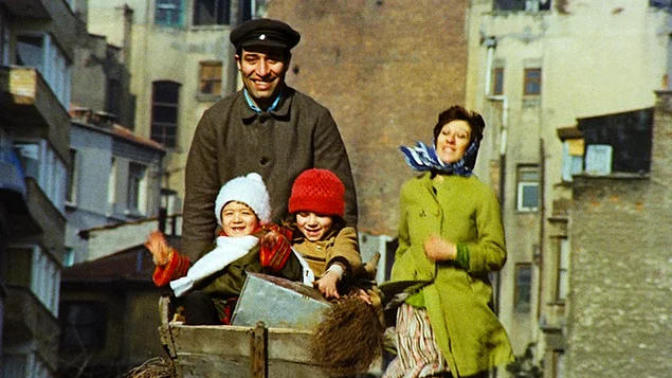 Ayşen Gruda'nın Anısına: Ayşen Gruda ve Kemal Sunal'ın Unutulmaz Filmi Çöpçüler Kralı'na Dair 13 Gerçek ve 13 Unutulmaz Replik