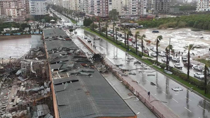 Antalya'da Meydana Gelen Hortumda 1 Kişi Öldü, 1 Kişi Aranıyor