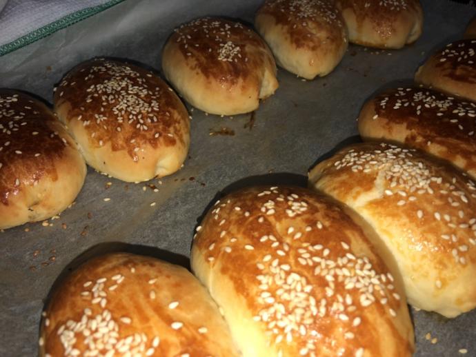 Yumuşacık Zeytinli Poğaça Nasıl Yapılır?