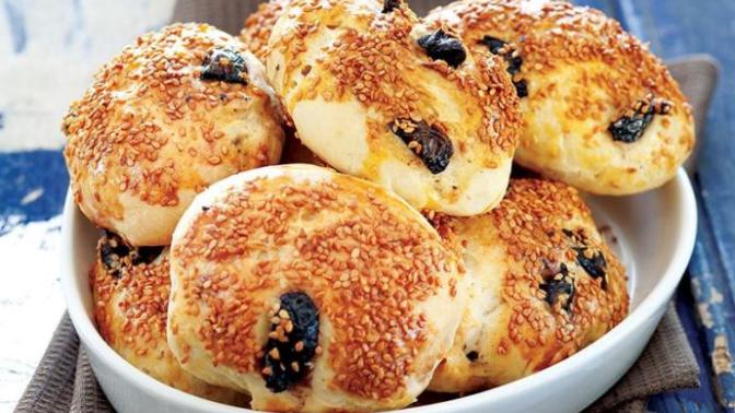 Yumuşacık Zeytinli Poğaça Nasıl Yapılır?