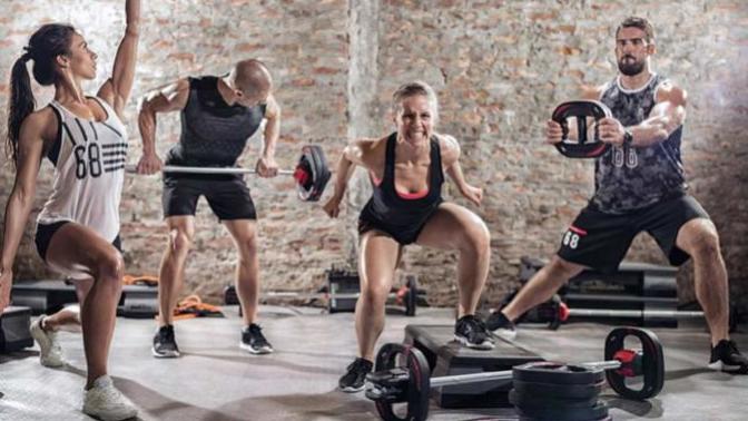 Fitness Salonlarında Makineler mi, Serbest Ağırlıklar mı! Hangisi Daha Verimli?