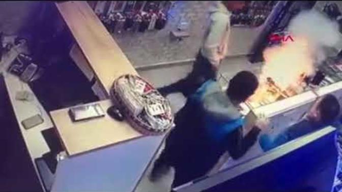 Telefon Bataryası Patladı! O Anlar Kamerada!