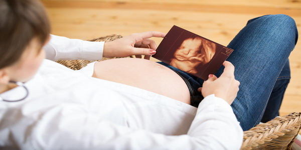 Daha Önce Hiçbir Yerde Duymadığınız Anne Karnında Bebeğin Yaptığı 8 İnanılmaz Şey