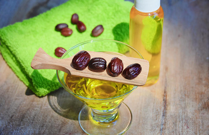 Aknelerinizden Jojoba Yağının Mucizevi Etkisi Sayesinde Kurtulun!